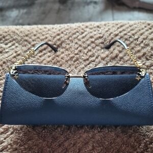 Louis Vuitton. Z2138U LV Bloom Cat Eye sunglasses.